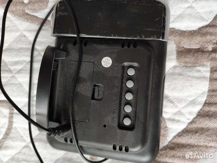 Часы-метеостанция с проектором времени