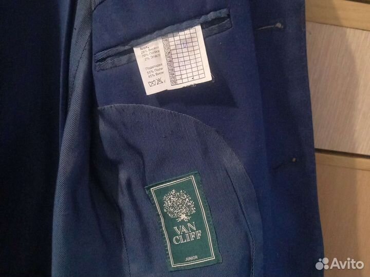 Костюм школьный р.128+2жилетки