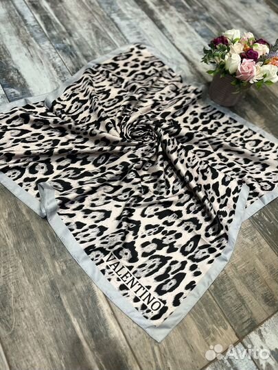 Шелковый платок шаль Valentino пудровый новый