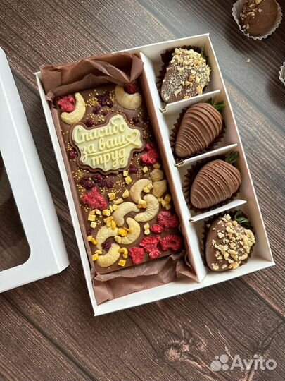 Клубника в шоколаде в коробочке