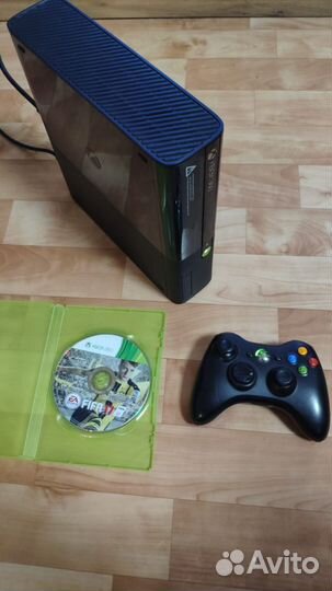 Приставка Xbox 360E, 1 геймпад, 1 диск+флешка 16Gb