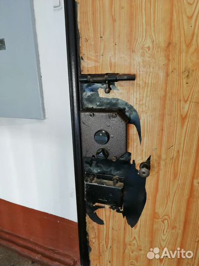 Дверь входная металлическая бу