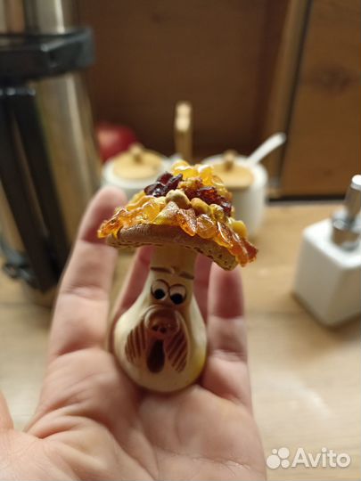 Янтарный грибочек