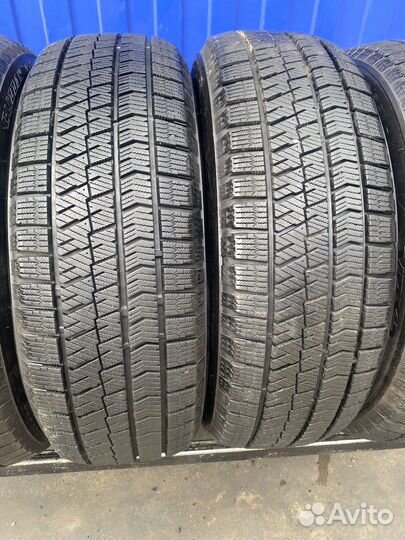 Bridgestone Blizzak VRX2 215/60 R17
