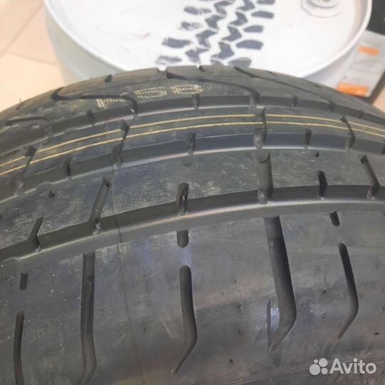 Pirelli P Zero 255/40 R19 100Y
