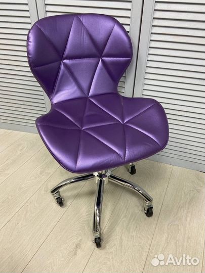 Стул на колесах ракушка