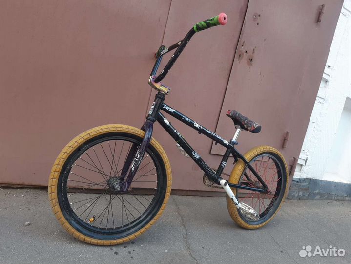 Трюковой велосипед BMX