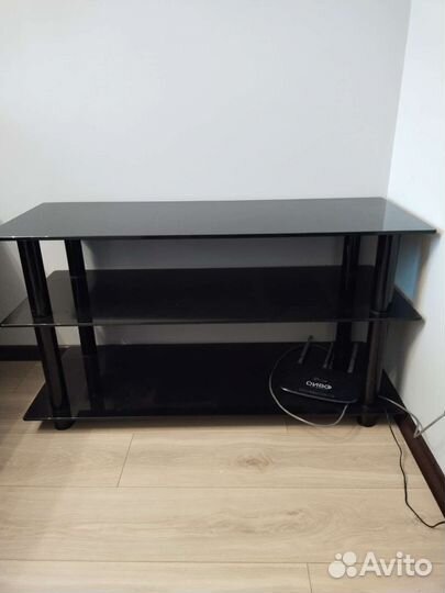 Стеклянная тумба под тв