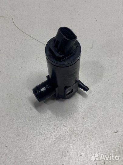 Моторчик омывателя лобового передний Toyota Camry