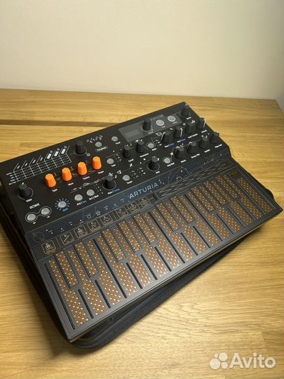 Синтезатор Arturia MicroFreak Stellar