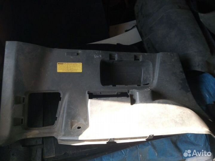 Обшивка багажника задняя левая Toyota Land Cruiser
