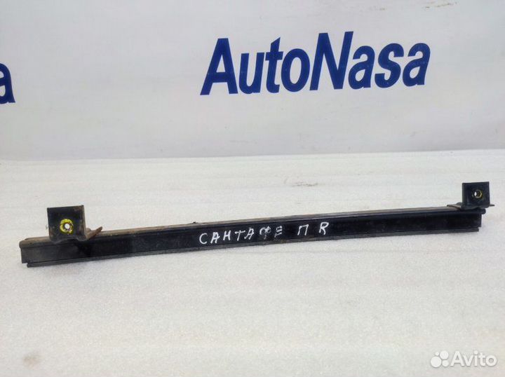 Направляющая стекла двери передняя правая Hyundai