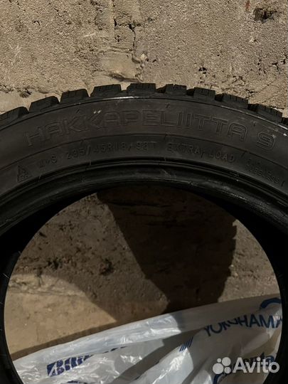 Nokian Tyres Hakkapeliitta 9 235/45 R18 98