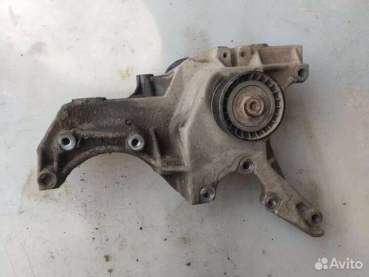 Кронштейн генератора renault laguna 1