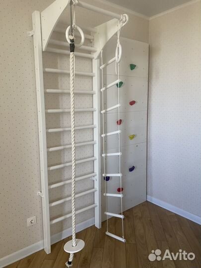 Шведская стенка со скалодромом