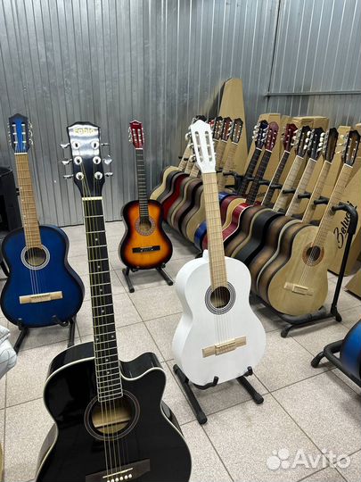 Акустическая и классическая гитара с чехлом