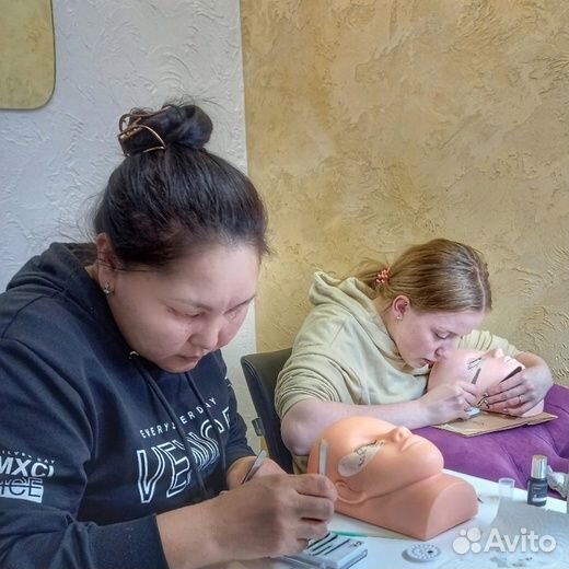 Обучение наращиванию ресниц