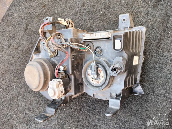 Фара правая Jeep Grand Cherokee WK1