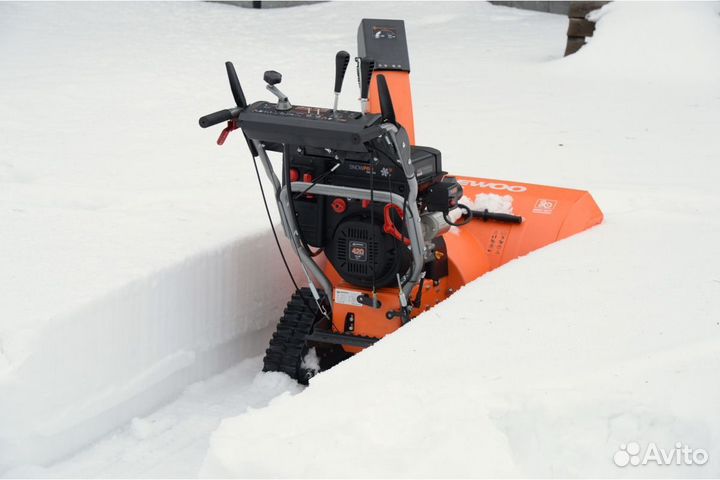 Снегоуборщик Daewoo Dast 1370 гусеничный