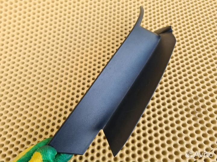 Накладка фонаря задняя правая Infiniti M25 M37 M56