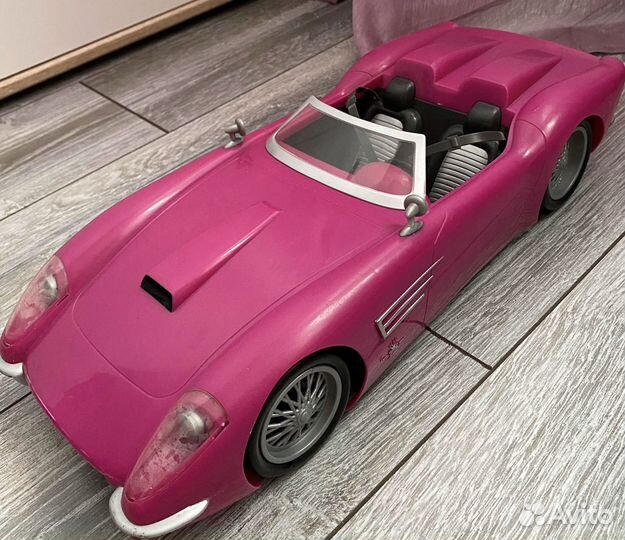 Игрушечный автомобиль