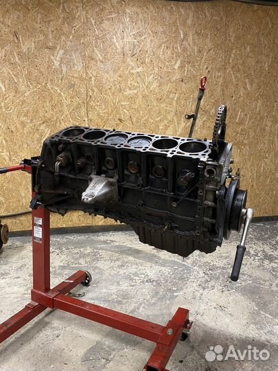 Блок мотора в сборе на mercedes m103 3.0 литра