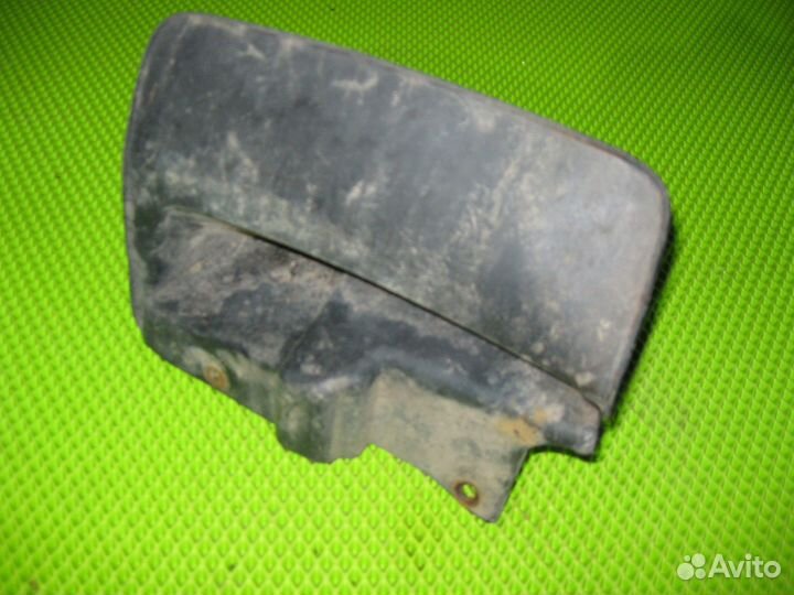 Брызговик передний левый Toyota Land Cruiser 100