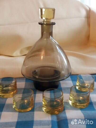 Графин с рюмками
