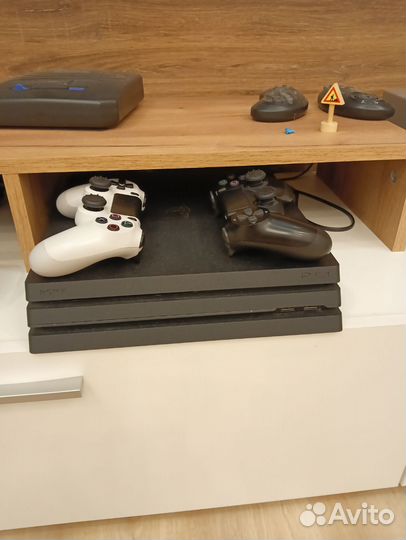 Sony playstation 4 PS4 pro 1tb