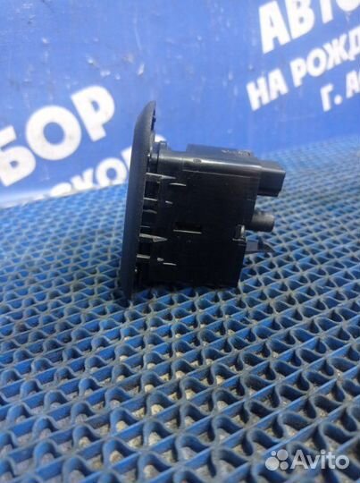 Кнопка стеклоподъемника Mercedes-Benz W169 хэтчбек