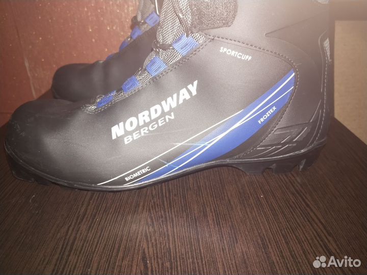 Лыжные ботинки