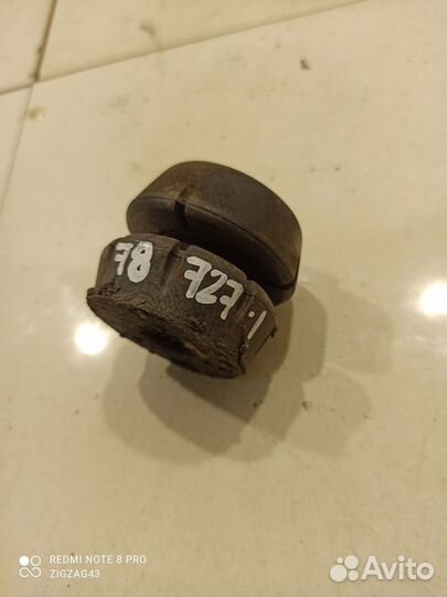 Отбойник переднего амортизатора правый