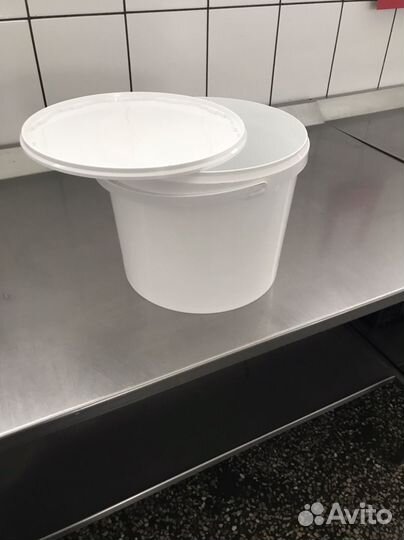 Ведро пластиковое с крышкой пищевое 11 л, много