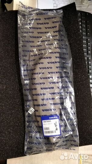 Боковая крышка переднего правого сиденья 39876065