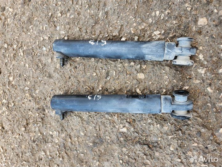 Амортизатор крышки багажника Bmw X5 E70 N62B48B