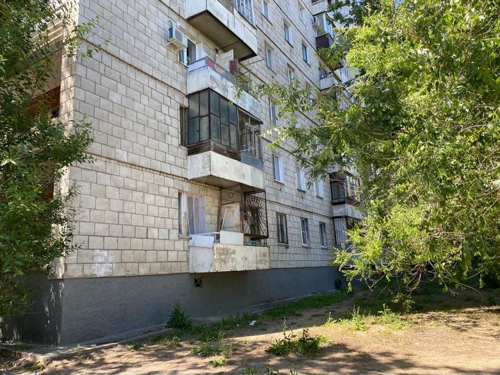 4-к. квартира, 64 м², 1/9 эт.