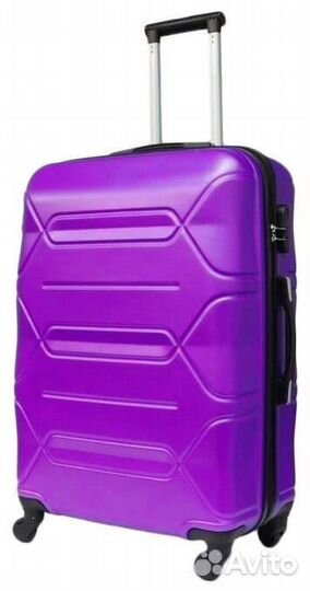 Чемодан на колесах средний размер новый