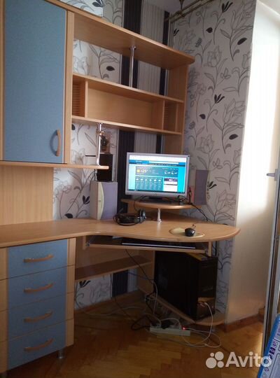 Компьютерный комфортн.стол:h-200см.длина-140см