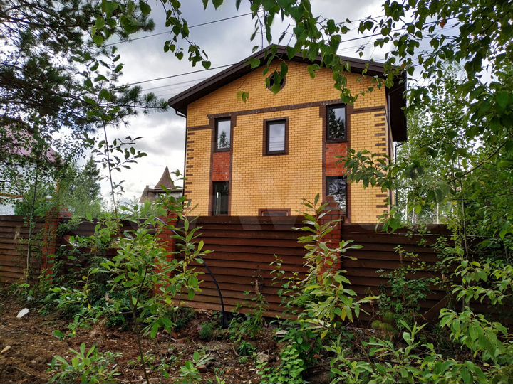 Дом 185,2 м² на участке 10 сот.