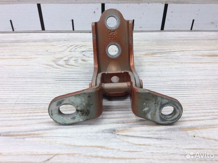 Петля двери передняя левая Kia Sportage 2010-2015