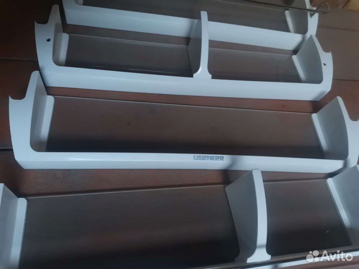 Полки, ящики, балконы холодильника Либхер