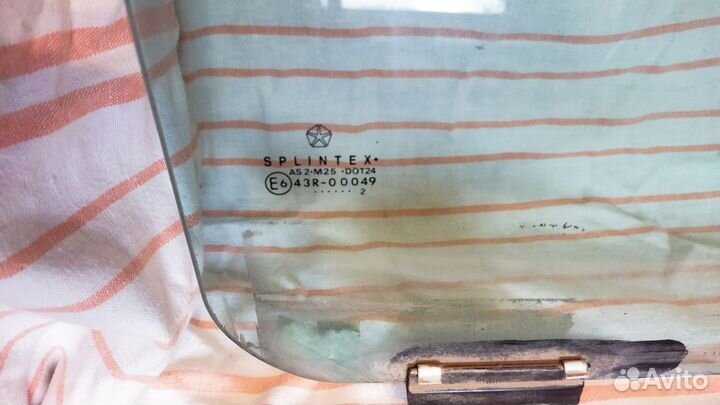 Стекло переднее левое