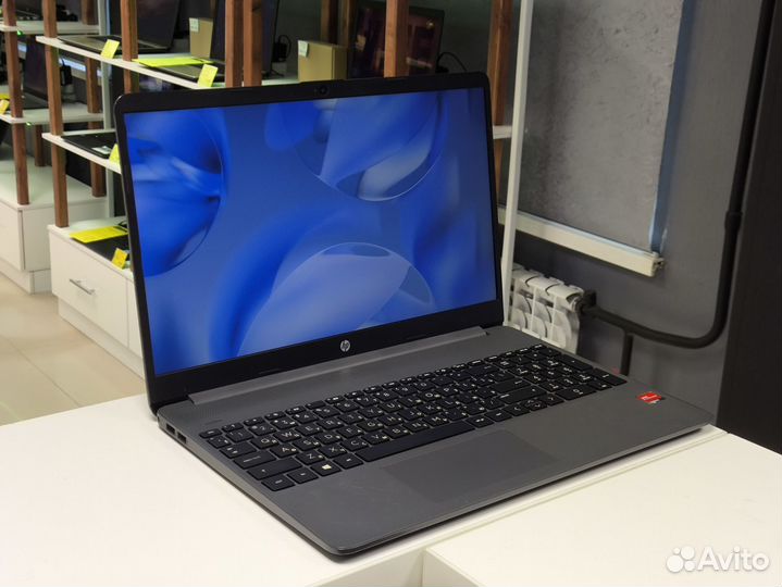 Ноутбук HP серого оттенка