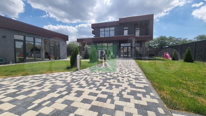 Дом 362 м² на участке 11,1 сот.