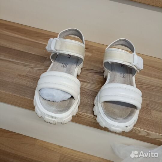 Босоножки для девочки 34размер
