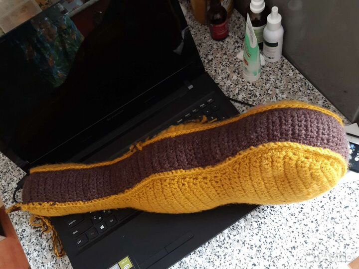 Гитара (подушка) вязаная