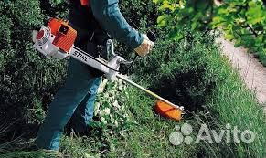 Покос скос травы на учстке триммером