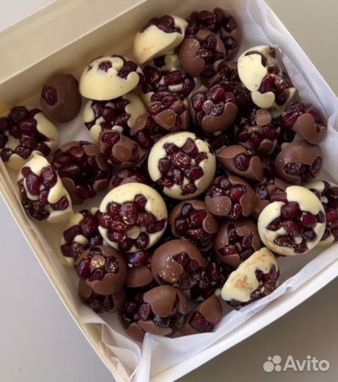 Гранат в шоколаде