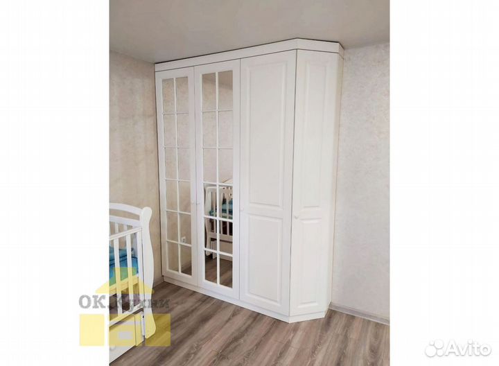 Зеркальный шкаф