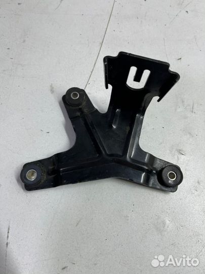 Крепление бочка гура Toyota Land Cruiser 200 2uzfe